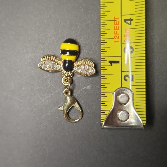 Bee Key Or Purse Charm, Gold Tone Pocket Hug - Picture 3 of 4